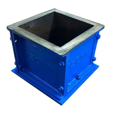 Centring plates and props at construction site